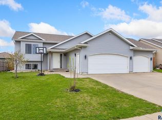 2901 N Pampas Grass Ave, Sioux Falls, SD 57107