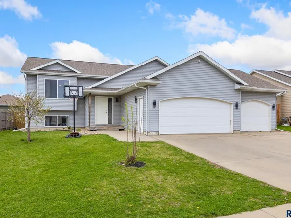 2901 N Pampas Grass Ave, Sioux Falls, SD 57107