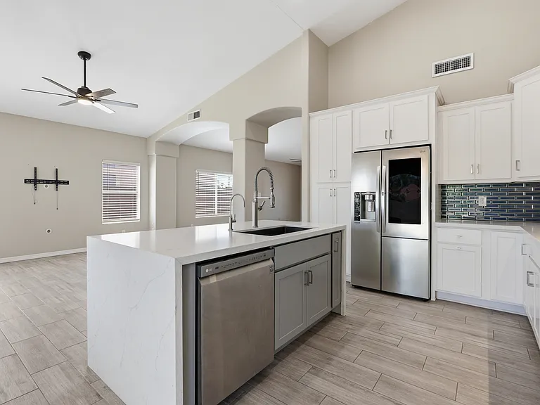 1274 E Lake Dr — Photo 23