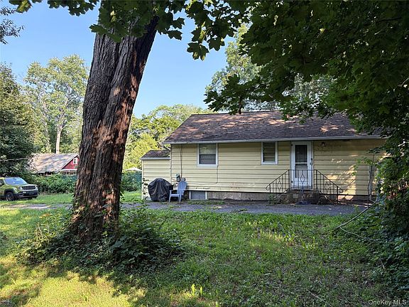 3rd image of 24 Maple Street