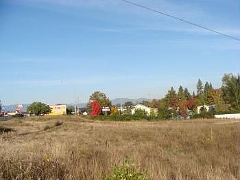 2nd image of 660 Rogue River Hwy