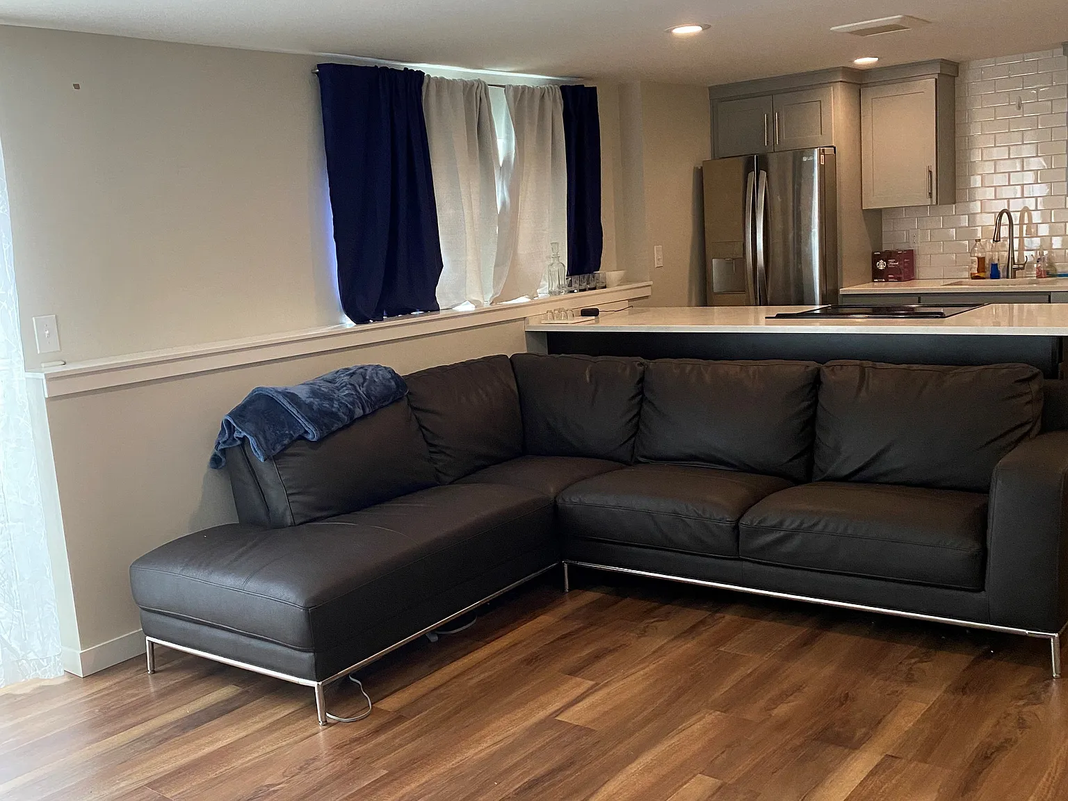 2 bed, 1200 sqft, $2,500 — Photo 2