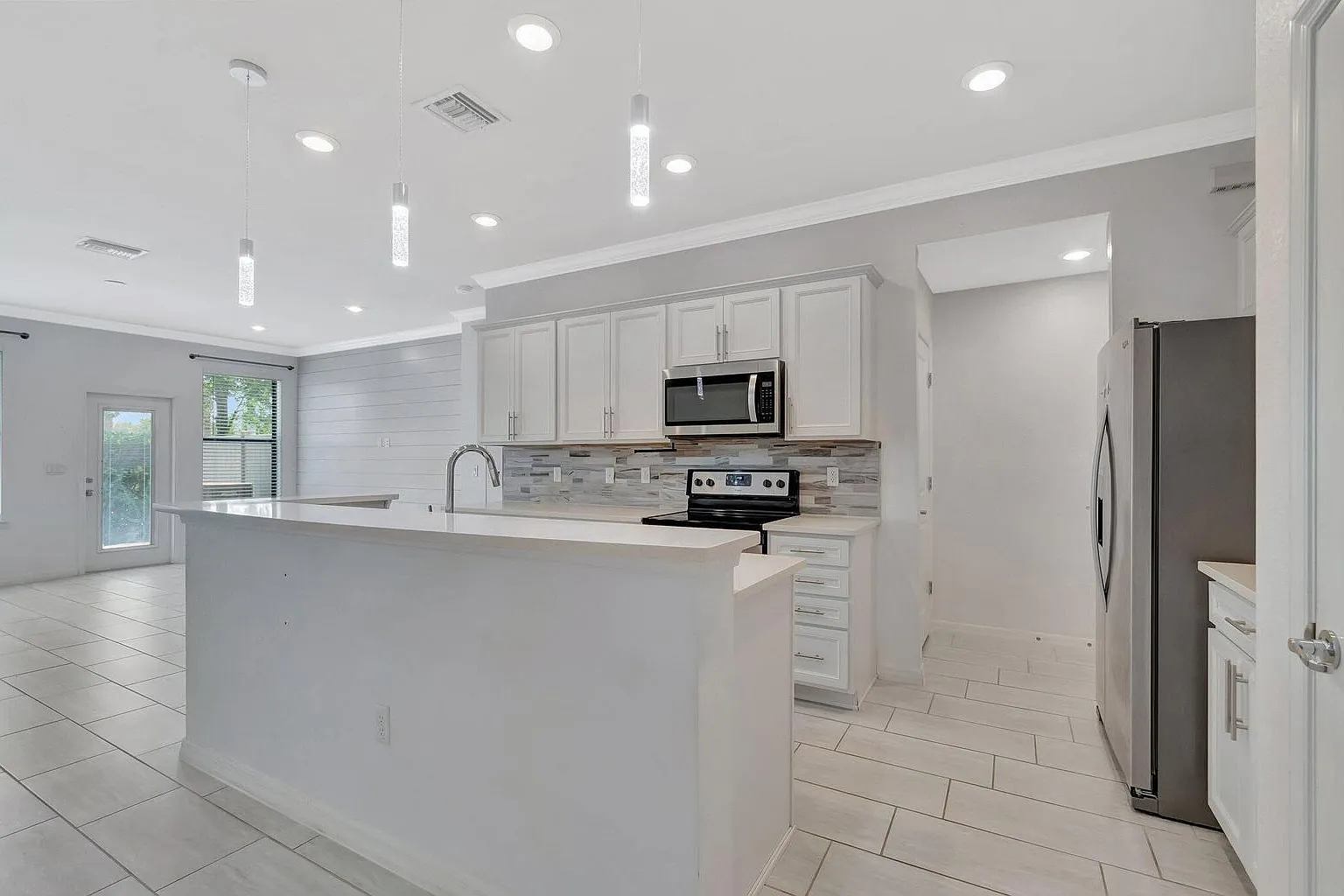 3 bed, 1655 sqft, $2,800 — Photo 1