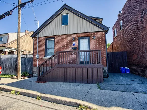 227 Beach Rd, Hamilton, ON L8L 4A9
