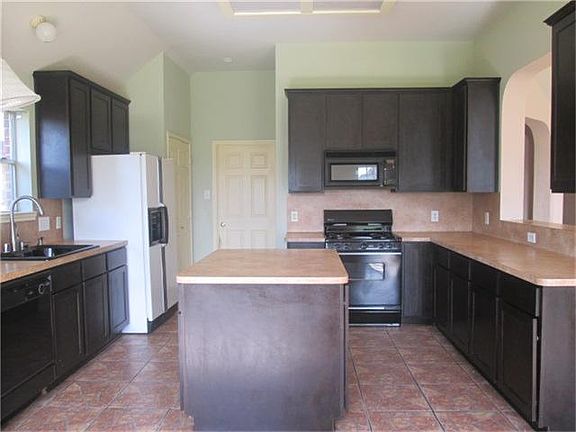 4th image of 313 Spencer Lndg W