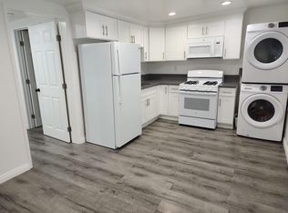 19226 Hartland St, Reseda, CA 91335