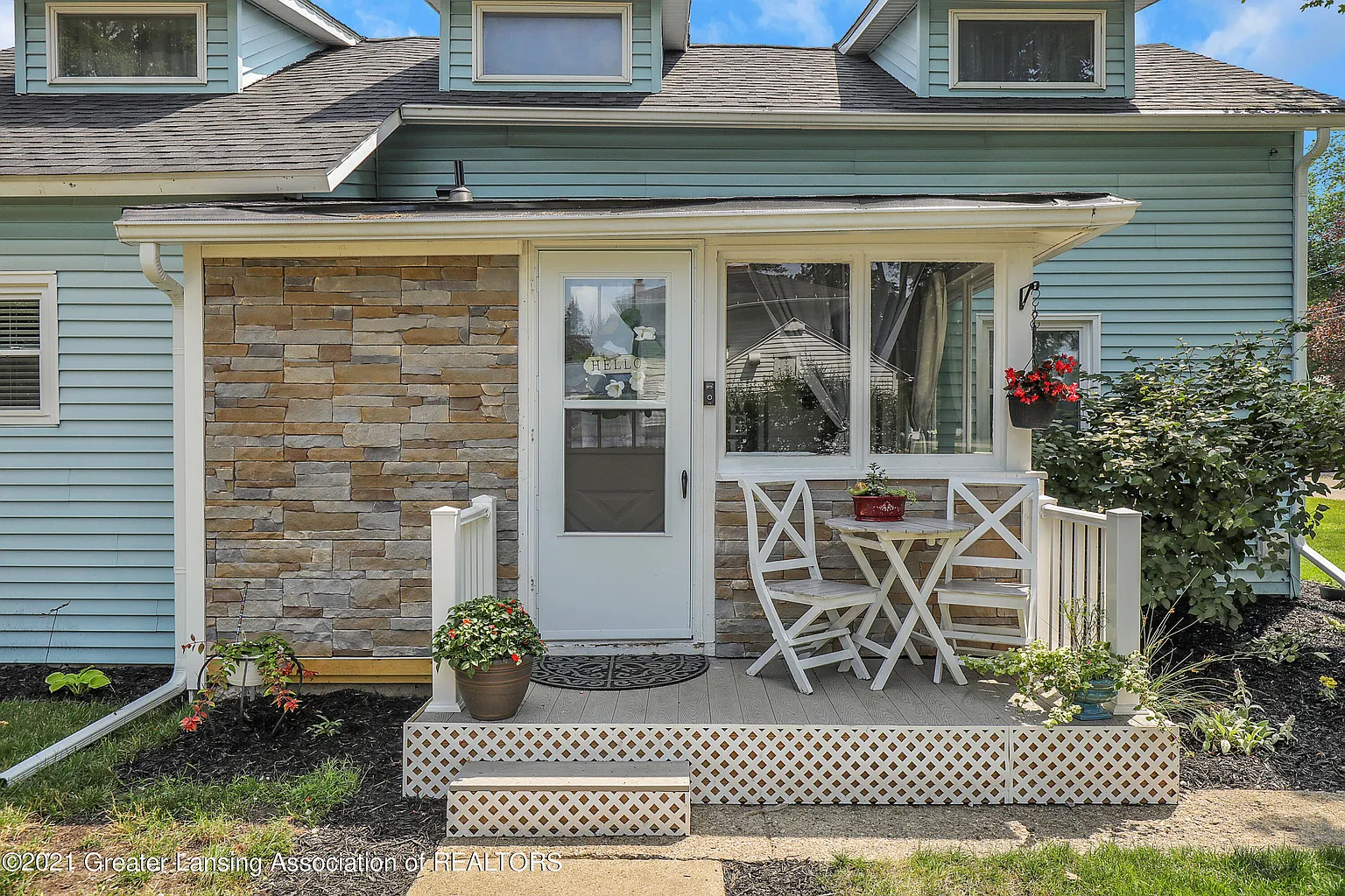 113 E Willow St photo 1