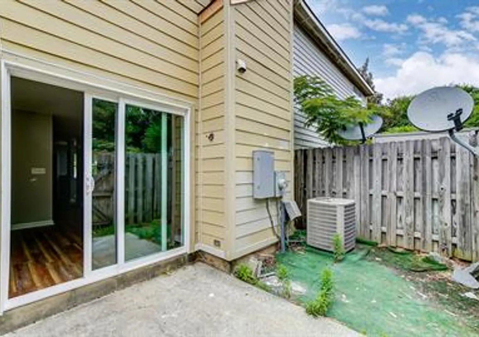 Charming 2-Bed, 2.5-Bath Townhome in University Area! - 3821 Mosscroft Ln — Photo 3