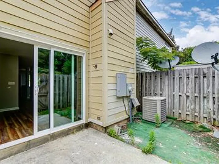 3821 Mosscroft Ln — Photo 3