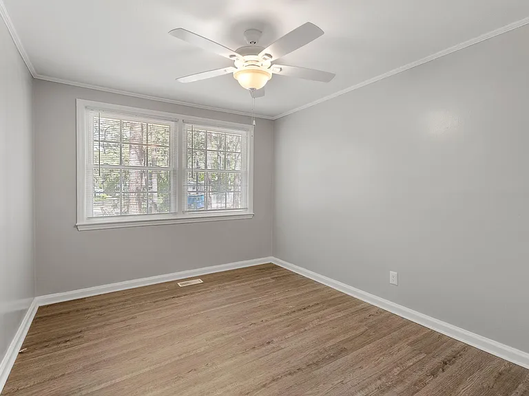 Knollwood Apartments — Photo 8