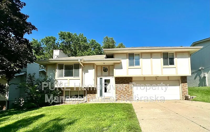 3 bed, 3.0 bath, 1720 sqft, $2,050 — Photo 2