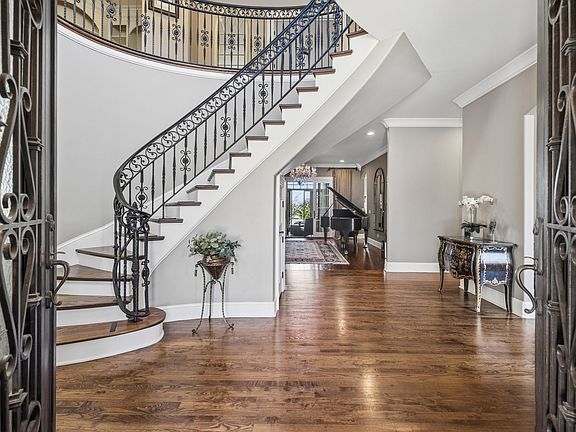 3rd image of 4330 N Chapel Rd