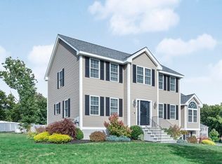 4 Farm Gate Rd, Dracut, MA 01826