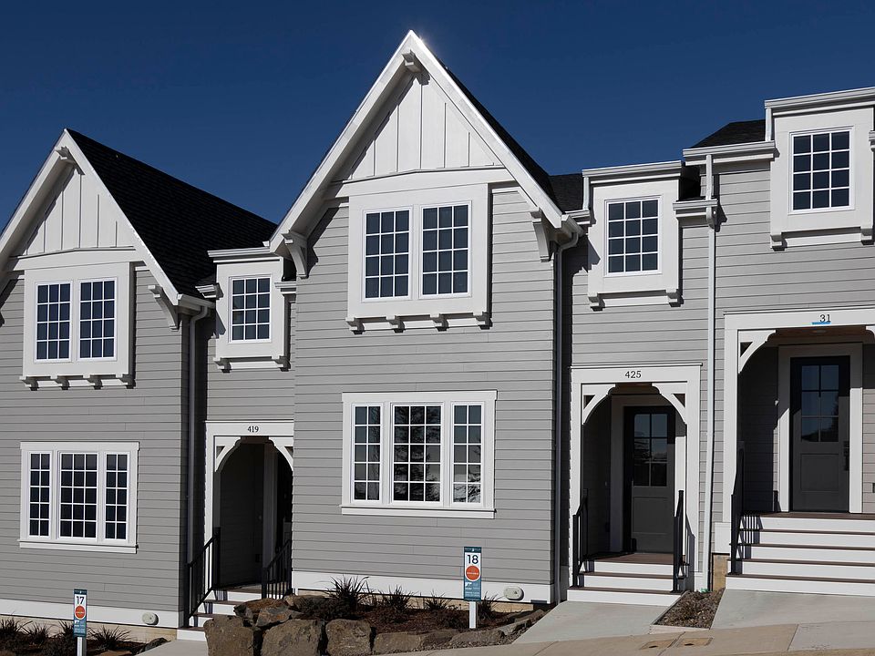 1st image of 425 NE Moonwake Ln #18