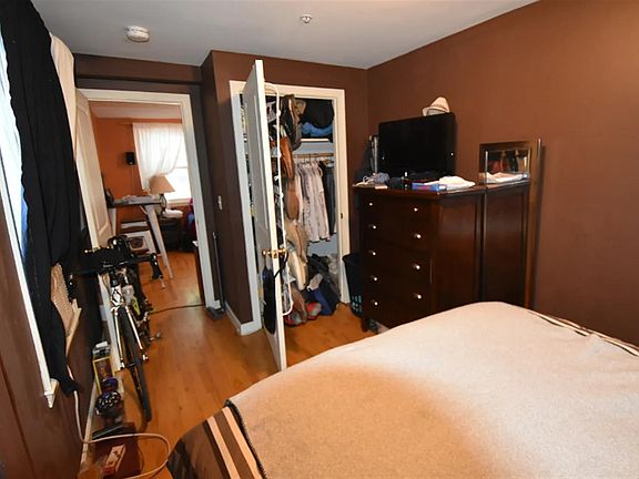 5th image of 241 Hurley St