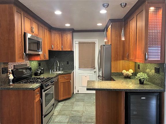 3rd image of 1701 Miller Ave