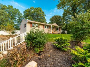 33 Tall Tree Ln, Rocky Point, NY 11778