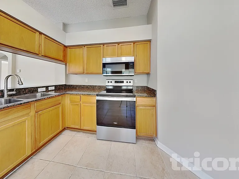 11749 Lynmoor Dr — Photo 5
