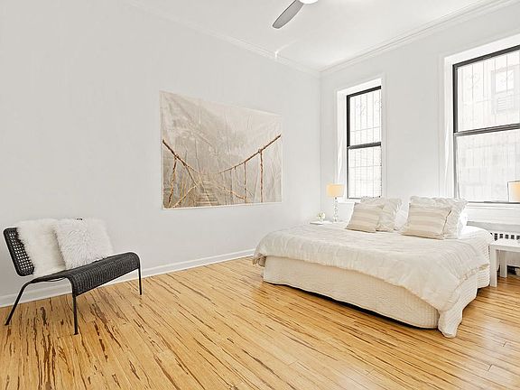 3rd image of 61 Eastern Pkwy APT 1F