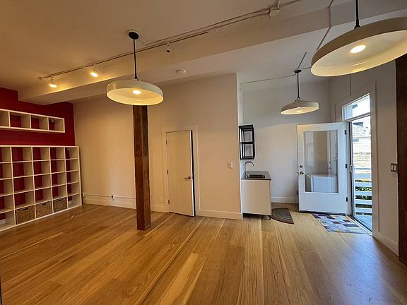 4th image of 2254 Union 2258a St #2254A