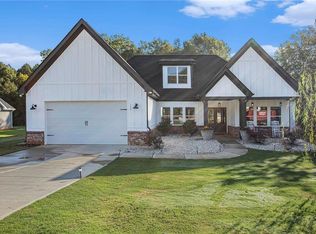 135 White Oak Way, Monroe, GA 30655
