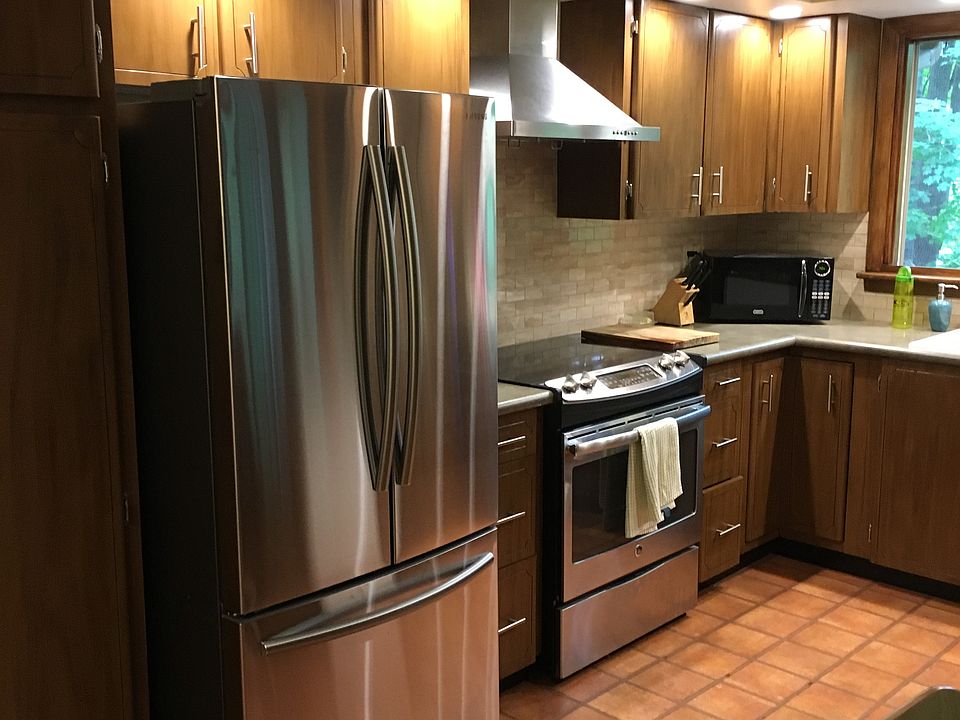 1st image of 952 Stuart Dr