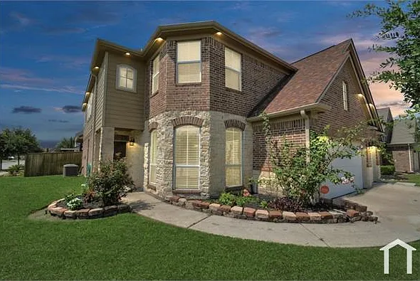 6 bed, 3780 sqft, $4,800 — Photo 3
