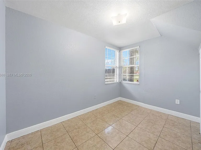 902 SW 8th Pl #902 — Photo 14