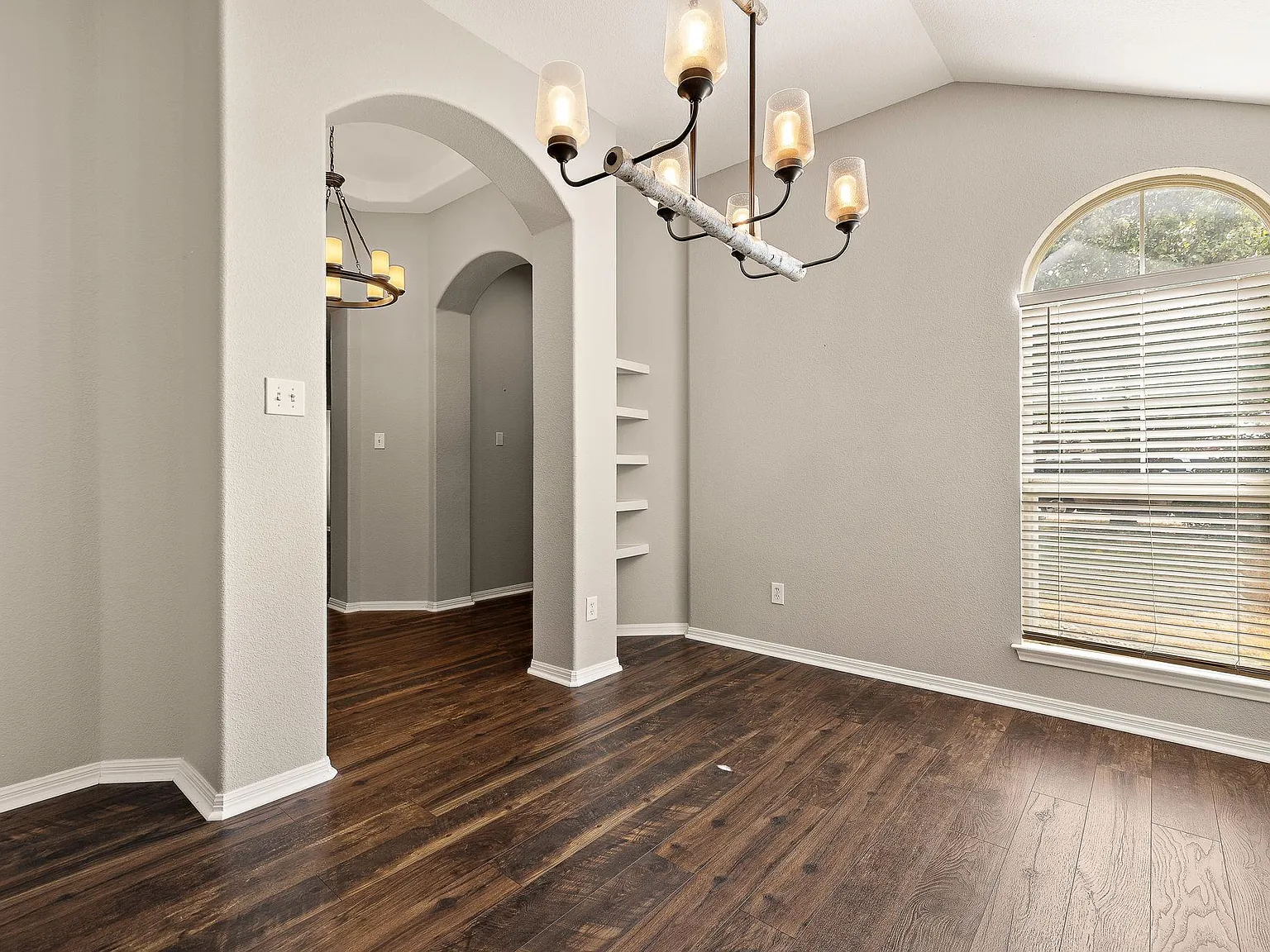 4 bed, 3.0 bath, 2307 sqft, $2,700 — Photo 4