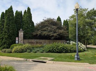 906 Tivoli Dr, Rockford, IL 61107