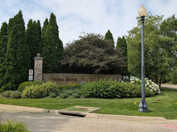 906 Tivoli Dr, Rockford, IL 61107