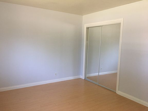 3rd image of 1308 N Vista Pl