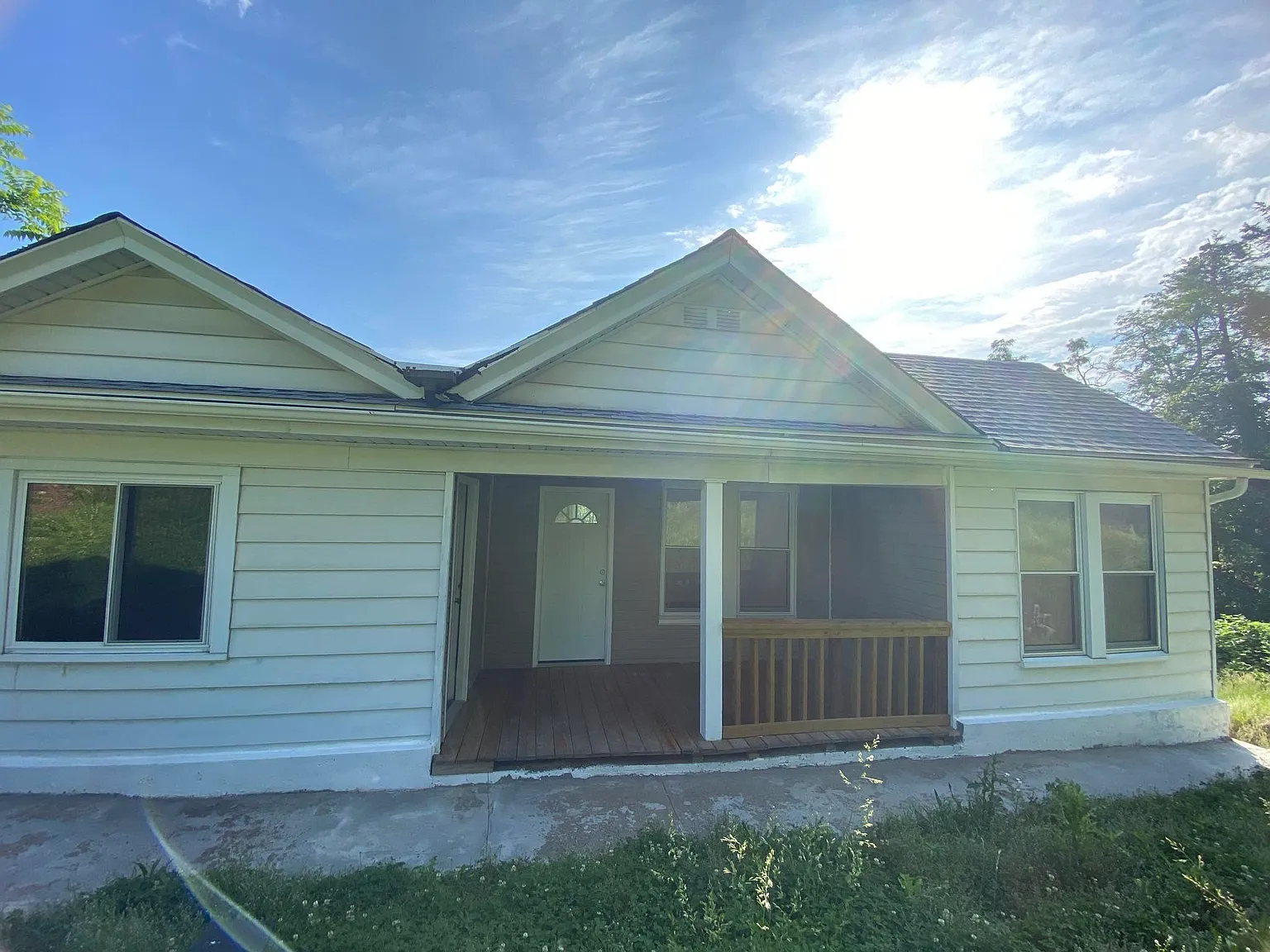 61 Pointview Rd — Photo 2