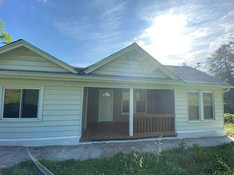 61 Pointview Rd #2 — Photo 2