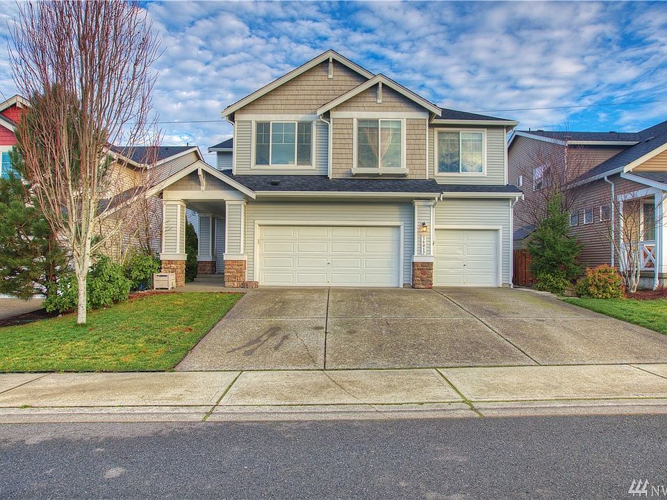 This home has a rare full three car garage with ample garage apron parking in the Estates at Lakeland!