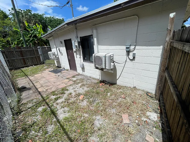 103 NW 7th Ave #E — Photo 8