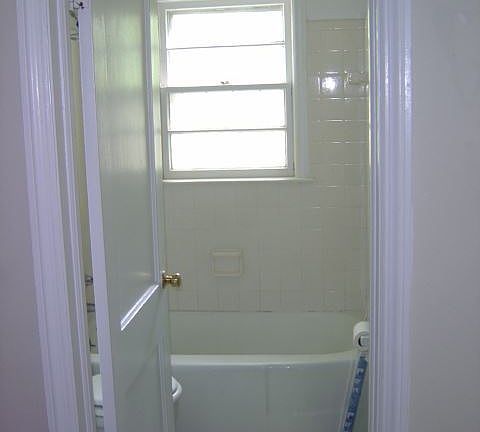 4th image of 711 Morehead Ave APT B