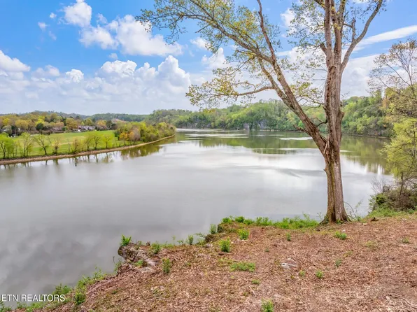 2101 Woodmere Ln, Knoxville, TN 37920