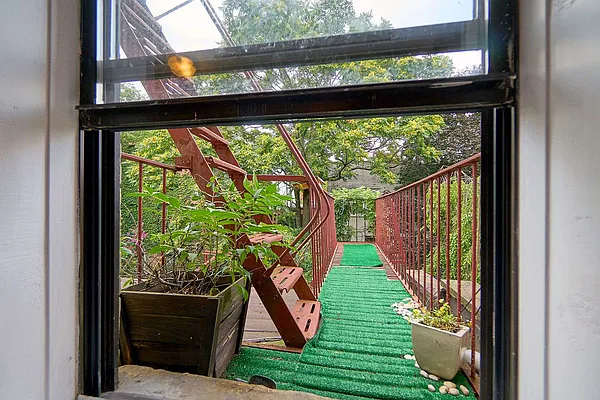 Rented by Keller Williams NYC | media 16