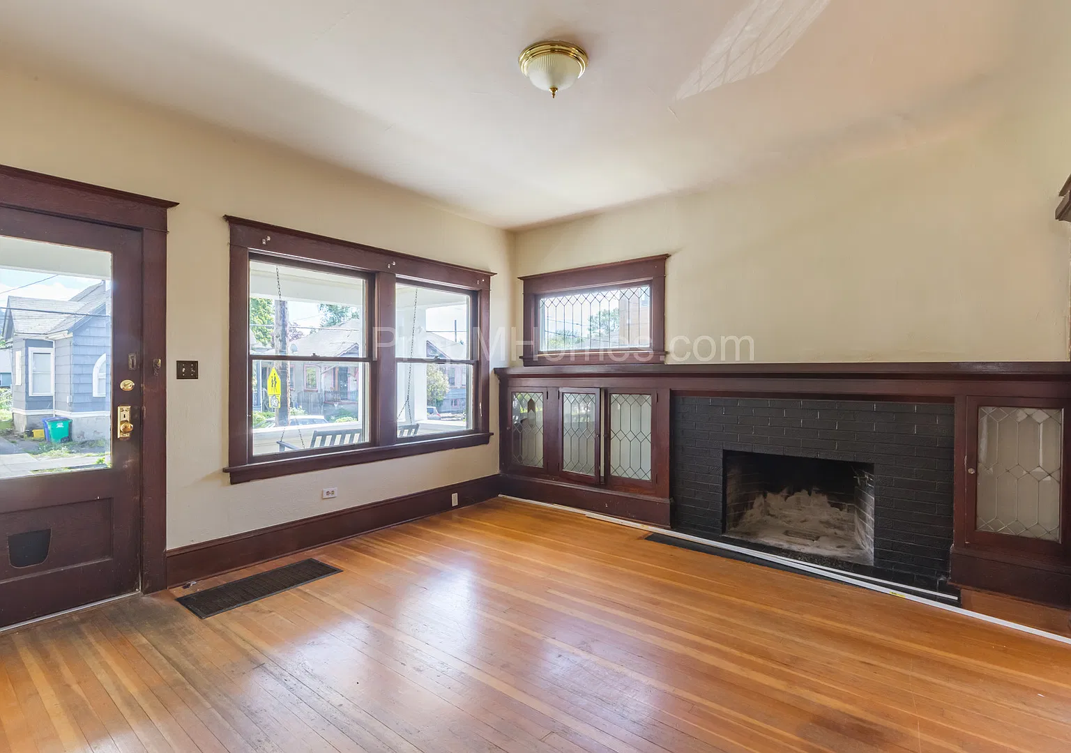 Charming Two Bedroom Duplex in Sunnyside - Embrace Comfort and Convenience! — Photo 4