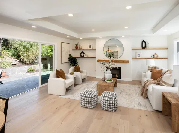 220 Canyon Dr, Portola Valley, CA 94028