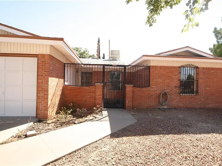 10804 Gloster Ct — Photo 2