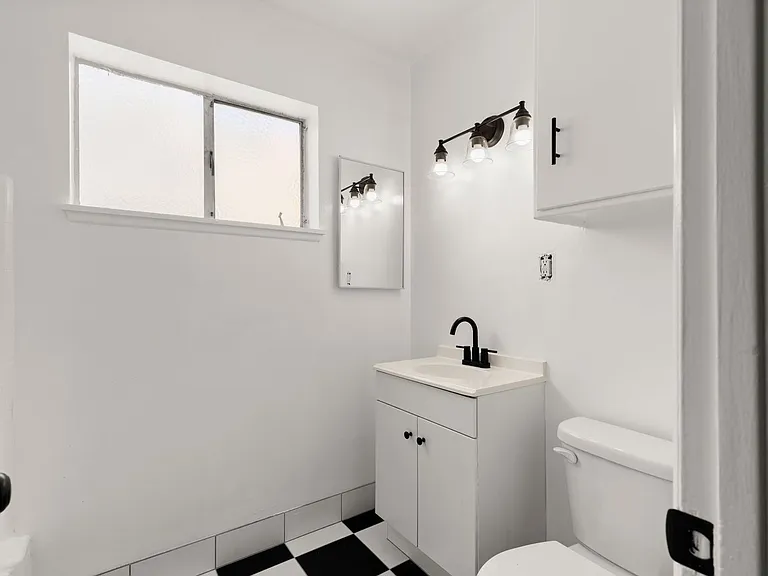 Newly Remodeled Apartments in the Heart of LA — Photo 6