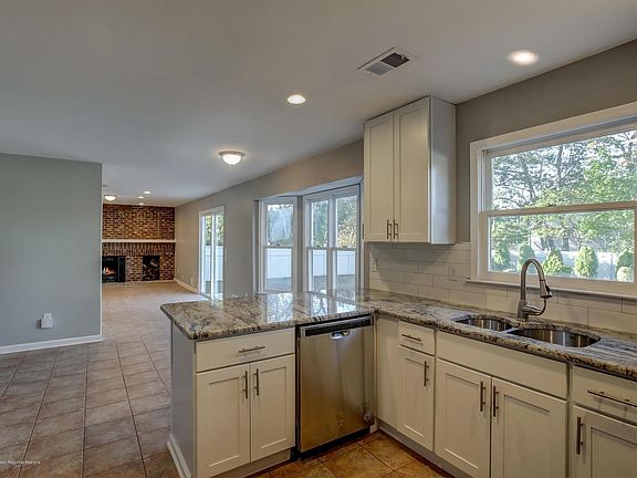 2nd image of 1248 Fox Hollow Dr