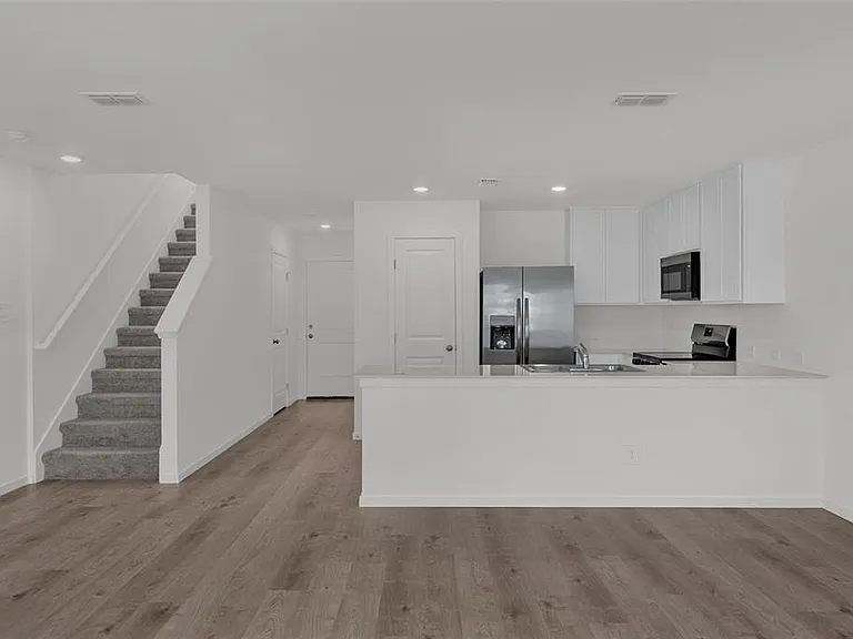 2424 Bevel Ln — Photo 6