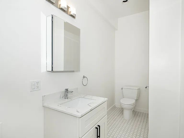 409 Laguna — Photo 10