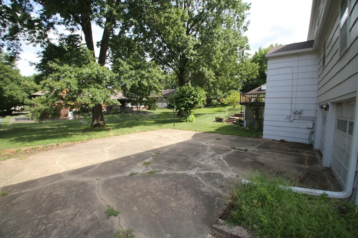 2 bed, 1.5 bath, 1100 sqft, $1,590 — Photo 3