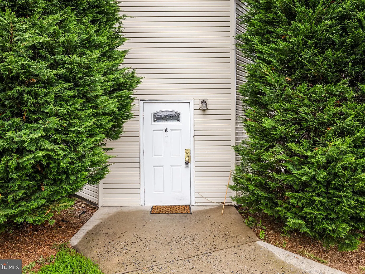 2 bed, 1100 sqft, $1,800 — Photo 2