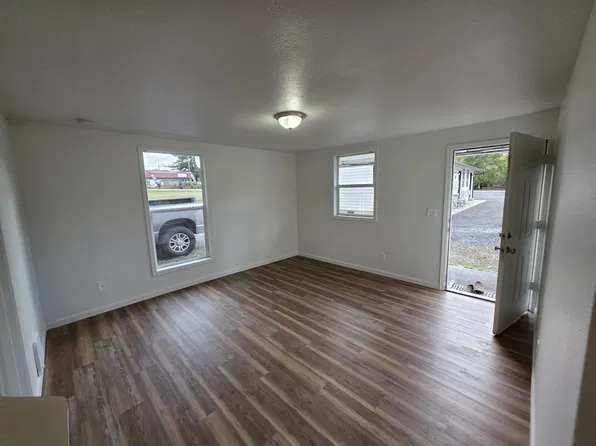 2600 SE Orient Dr APT 5, Gresham, OR 97080