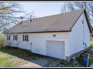 W9413 Schweitzer Rd, New London, WI 54961